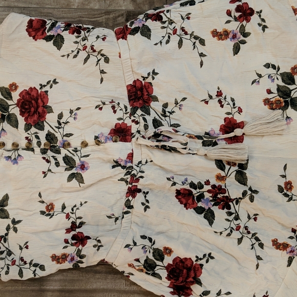 AMERICAN EAGLE Roses Floral Romper - Picture 3 of 6